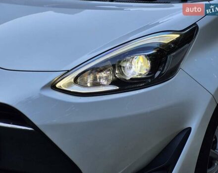 Білий Тойота Aqua, об'ємом двигуна 1.5 л та пробігом 80 тис. км за 12699 $, фото 27 на Automoto.ua