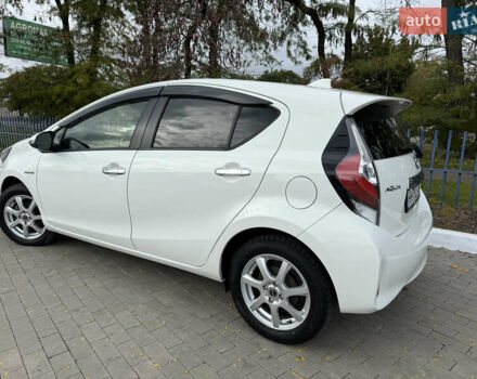 Білий Тойота Aqua, об'ємом двигуна 1.5 л та пробігом 86 тис. км за 12800 $, фото 4 на Automoto.ua