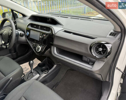 Білий Тойота Aqua, об'ємом двигуна 1.5 л та пробігом 86 тис. км за 12800 $, фото 48 на Automoto.ua