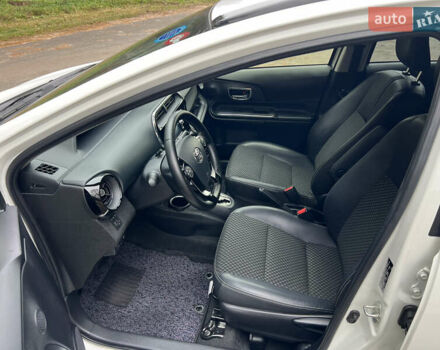 Белый Тойота Aqua, объемом двигателя 1.5 л и пробегом 61 тыс. км за 13200 $, фото 14 на Automoto.ua