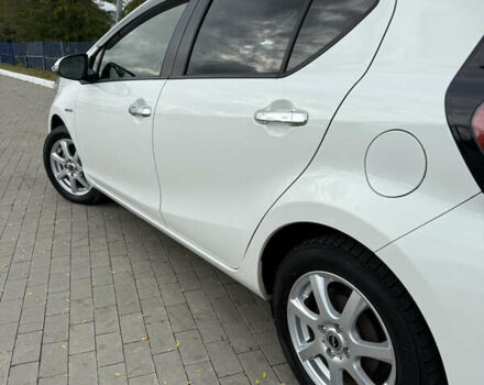 Білий Тойота Aqua, об'ємом двигуна 1.5 л та пробігом 86 тис. км за 12800 $, фото 10 на Automoto.ua