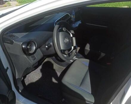 Білий Тойота Aqua, об'ємом двигуна 1.5 л та пробігом 92 тис. км за 12200 $, фото 12 на Automoto.ua