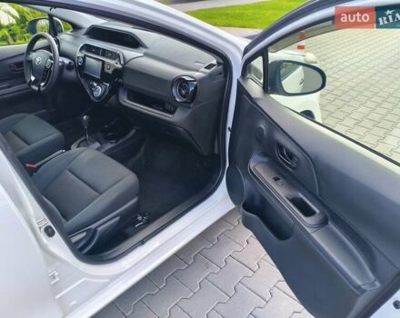 Белый Тойота Aqua, объемом двигателя 1.5 л и пробегом 73 тыс. км за 12900 $, фото 16 на Automoto.ua