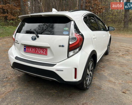 Белый Тойота Aqua, объемом двигателя 1.5 л и пробегом 61 тыс. км за 13200 $, фото 7 на Automoto.ua