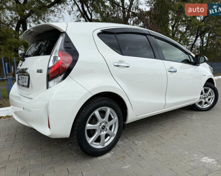 Білий Тойота Aqua, об'ємом двигуна 1.5 л та пробігом 86 тис. км за 12800 $, фото 5 на Automoto.ua