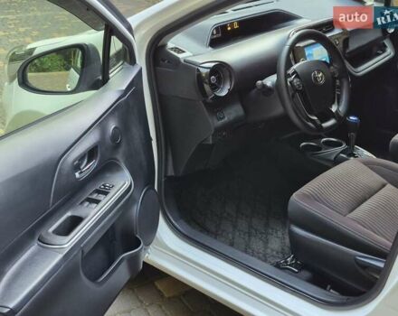 Білий Тойота Aqua, об'ємом двигуна 1.5 л та пробігом 80 тис. км за 12699 $, фото 24 на Automoto.ua