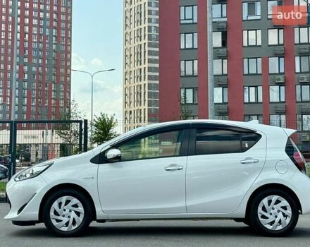 Білий Тойота Aqua, об'ємом двигуна 1.5 л та пробігом 38 тис. км за 13400 $, фото 6 на Automoto.ua
