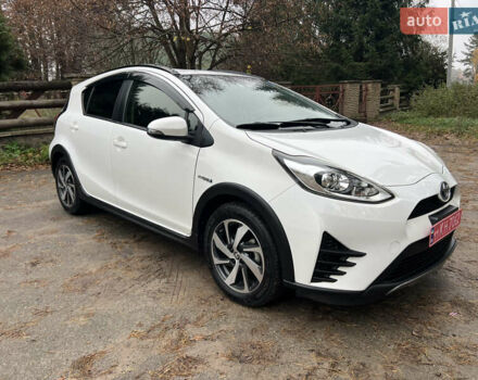 Белый Тойота Aqua, объемом двигателя 1.5 л и пробегом 61 тыс. км за 13200 $, фото 4 на Automoto.ua