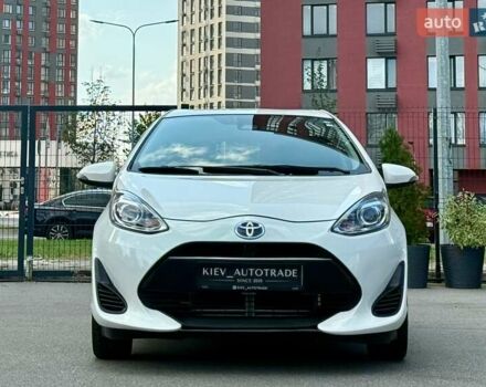 Білий Тойота Aqua, об'ємом двигуна 1.5 л та пробігом 38 тис. км за 13400 $, фото 2 на Automoto.ua