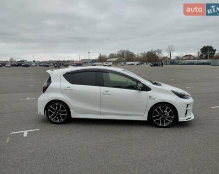 Білий Тойота Aqua, об'ємом двигуна 1.5 л та пробігом 42 тис. км за 14500 $, фото 3 на Automoto.ua