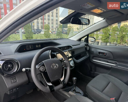 Білий Тойота Aqua, об'ємом двигуна 1.5 л та пробігом 38 тис. км за 13400 $, фото 16 на Automoto.ua