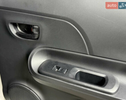 Білий Тойота Aqua, об'ємом двигуна 1.5 л та пробігом 87 тис. км за 13200 $, фото 45 на Automoto.ua