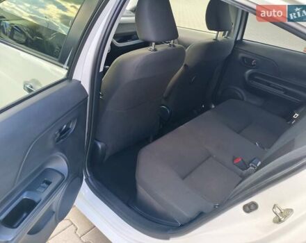 Белый Тойота Aqua, объемом двигателя 1.5 л и пробегом 73 тыс. км за 12900 $, фото 13 на Automoto.ua