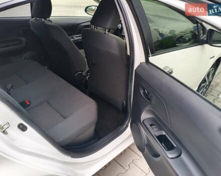 Белый Тойота Aqua, объемом двигателя 1.5 л и пробегом 73 тыс. км за 12800 $, фото 17 на Automoto.ua