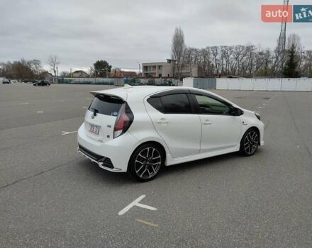 Білий Тойота Aqua, об'ємом двигуна 1.5 л та пробігом 42 тис. км за 14500 $, фото 4 на Automoto.ua