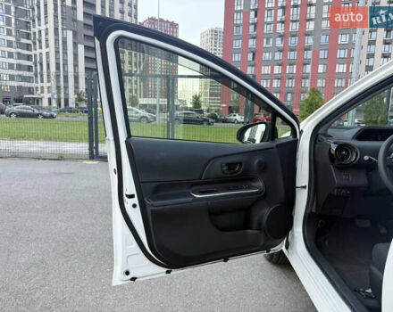 Білий Тойота Aqua, об'ємом двигуна 1.5 л та пробігом 38 тис. км за 13400 $, фото 17 на Automoto.ua