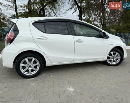 Білий Тойота Aqua, об'ємом двигуна 1.5 л та пробігом 86 тис. км за 12800 $, фото 6 на Automoto.ua