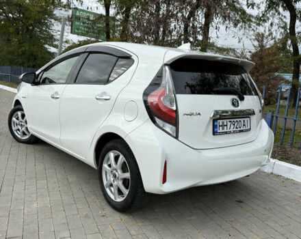 Білий Тойота Aqua, об'ємом двигуна 1.5 л та пробігом 86 тис. км за 12800 $, фото 3 на Automoto.ua