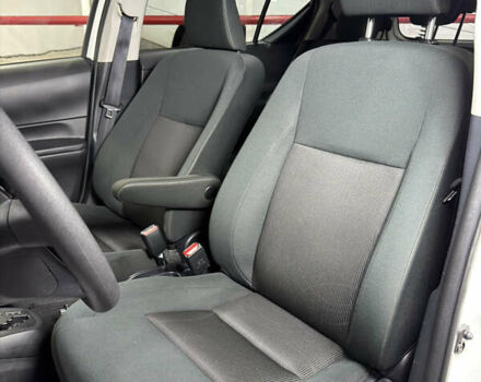 Білий Тойота Aqua, об'ємом двигуна 1.5 л та пробігом 87 тис. км за 13200 $, фото 29 на Automoto.ua