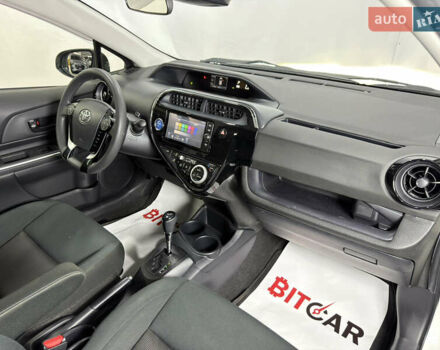 Білий Тойота Aqua, об'ємом двигуна 1.5 л та пробігом 87 тис. км за 13200 $, фото 35 на Automoto.ua