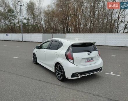 Білий Тойота Aqua, об'ємом двигуна 1.5 л та пробігом 42 тис. км за 14500 $, фото 6 на Automoto.ua