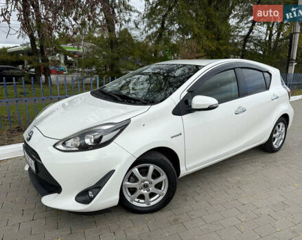 Білий Тойота Aqua, об'ємом двигуна 1.5 л та пробігом 86 тис. км за 12800 $, фото 2 на Automoto.ua
