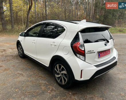 Белый Тойота Aqua, объемом двигателя 1.5 л и пробегом 61 тыс. км за 13200 $, фото 10 на Automoto.ua