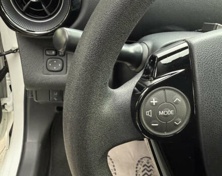 Білий Тойота Aqua, об'ємом двигуна 1.5 л та пробігом 86 тис. км за 12800 $, фото 42 на Automoto.ua