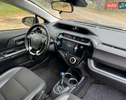 Белый Тойота Aqua, объемом двигателя 1.5 л и пробегом 61 тыс. км за 13200 $, фото 19 на Automoto.ua