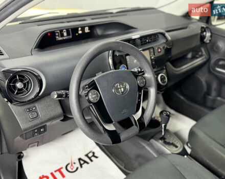 Білий Тойота Aqua, об'ємом двигуна 1.5 л та пробігом 87 тис. км за 13200 $, фото 22 на Automoto.ua