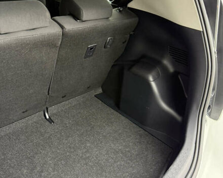 Білий Тойота Aqua, об'ємом двигуна 1.5 л та пробігом 86 тис. км за 12800 $, фото 60 на Automoto.ua