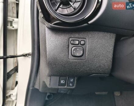 Белый Тойота Aqua, объемом двигателя 1.5 л и пробегом 73 тыс. км за 12800 $, фото 23 на Automoto.ua