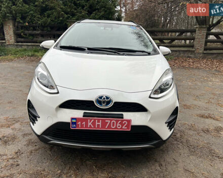 Белый Тойота Aqua, объемом двигателя 1.5 л и пробегом 61 тыс. км за 13200 $, фото 2 на Automoto.ua