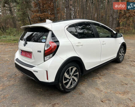 Белый Тойота Aqua, объемом двигателя 1.5 л и пробегом 61 тыс. км за 13200 $, фото 6 на Automoto.ua