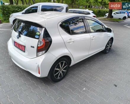 Белый Тойота Aqua, объемом двигателя 1.5 л и пробегом 74 тыс. км за 13400 $, фото 3 на Automoto.ua