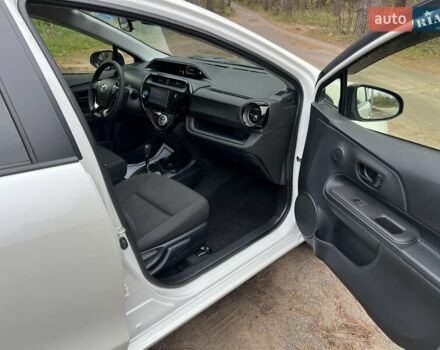 Білий Тойота Aqua, об'ємом двигуна 1.5 л та пробігом 61 тис. км за 13200 $, фото 17 на Automoto.ua