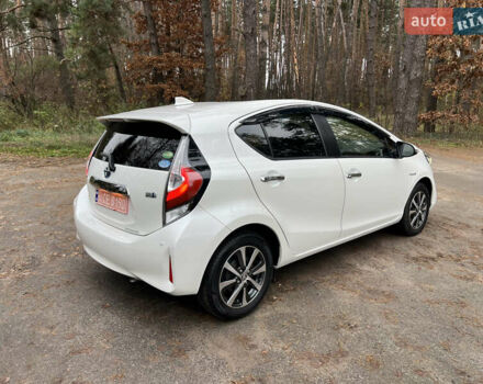 Білий Тойота Aqua, об'ємом двигуна 1.5 л та пробігом 61 тис. км за 13200 $, фото 8 на Automoto.ua