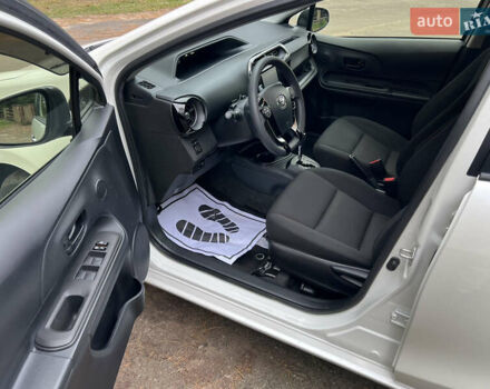 Білий Тойота Aqua, об'ємом двигуна 1.5 л та пробігом 61 тис. км за 13200 $, фото 14 на Automoto.ua