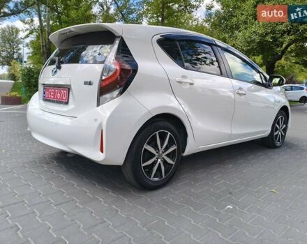 Белый Тойота Aqua, объемом двигателя 1.5 л и пробегом 74 тыс. км за 13400 $, фото 4 на Automoto.ua