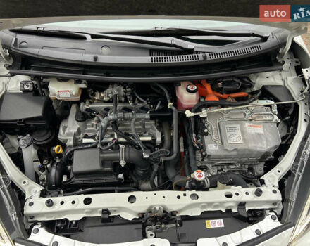 Білий Тойота Aqua, об'ємом двигуна 1.5 л та пробігом 61 тис. км за 13200 $, фото 25 на Automoto.ua