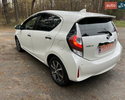 Білий Тойота Aqua, об'ємом двигуна 1.5 л та пробігом 61 тис. км за 13200 $, фото 12 на Automoto.ua