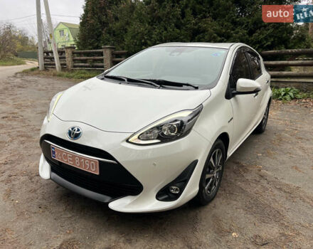 Білий Тойота Aqua, об'ємом двигуна 1.5 л та пробігом 61 тис. км за 13200 $, фото 2 на Automoto.ua