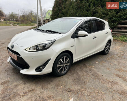 Білий Тойота Aqua, об'ємом двигуна 1.5 л та пробігом 61 тис. км за 13200 $, фото 1 на Automoto.ua