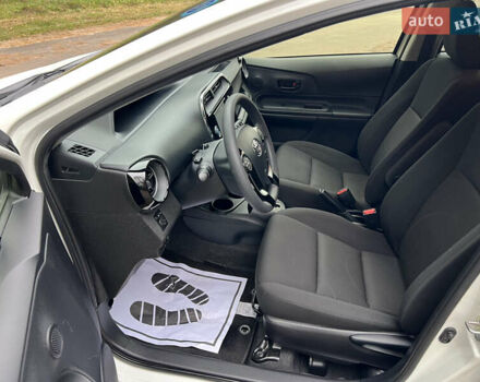 Білий Тойота Aqua, об'ємом двигуна 1.5 л та пробігом 61 тис. км за 13200 $, фото 15 на Automoto.ua