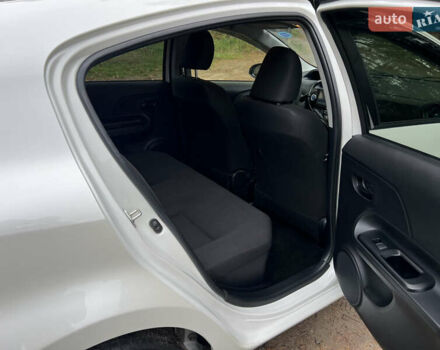 Білий Тойота Aqua, об'ємом двигуна 1.5 л та пробігом 61 тис. км за 13200 $, фото 19 на Automoto.ua