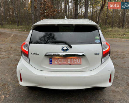 Білий Тойота Aqua, об'ємом двигуна 1.5 л та пробігом 61 тис. км за 13200 $, фото 10 на Automoto.ua