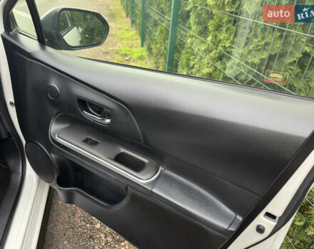 Белый Тойота Aqua, объемом двигателя 1.5 л и пробегом 79 тыс. км за 15950 $, фото 49 на Automoto.ua