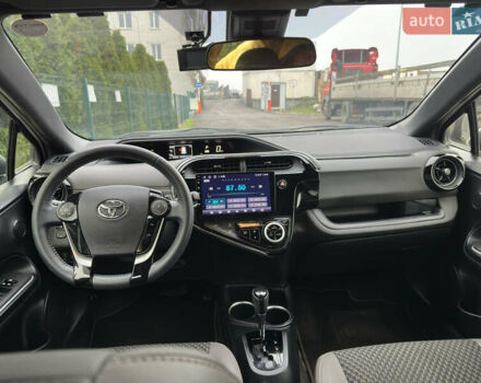 Белый Тойота Aqua, объемом двигателя 1.5 л и пробегом 79 тыс. км за 15950 $, фото 28 на Automoto.ua