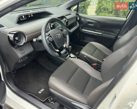 Белый Тойота Aqua, объемом двигателя 1.5 л и пробегом 79 тыс. км за 15950 $, фото 61 на Automoto.ua