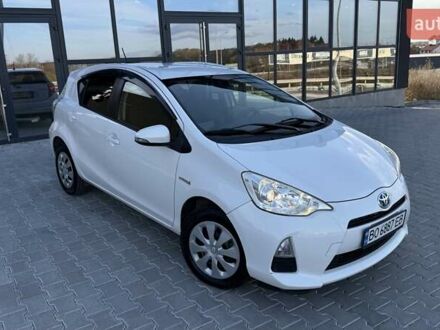 Белый Тойота Aqua, объемом двигателя 1.5 л и пробегом 85 тыс. км за 10499 $, фото 1 на Automoto.ua